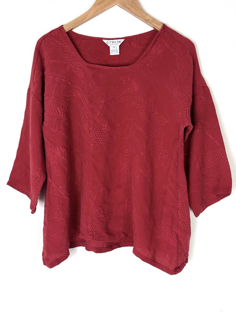 Citron Silk Koi Fish Red Textured Scoop-Neck 3/4 Sleeve Blouse Small